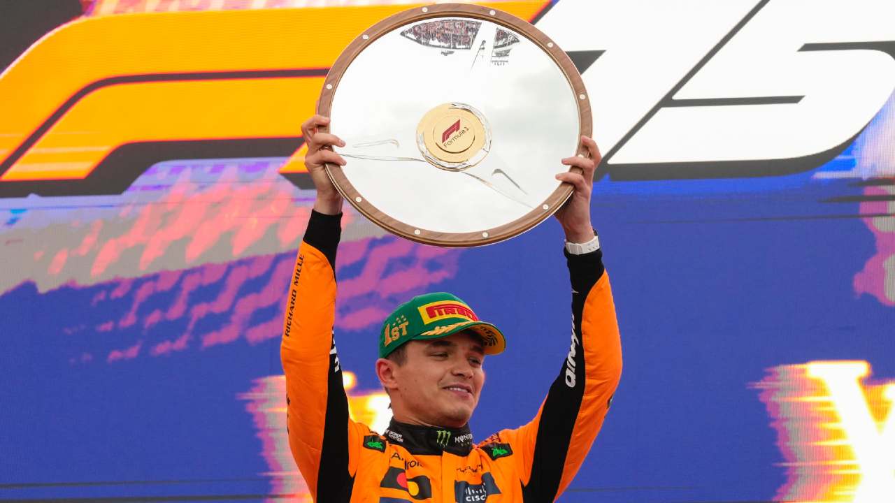 Lando Norris dari McLaren memenangkan Grand Prix Australia yang basah dan liar.

 – Beragampengetahuan