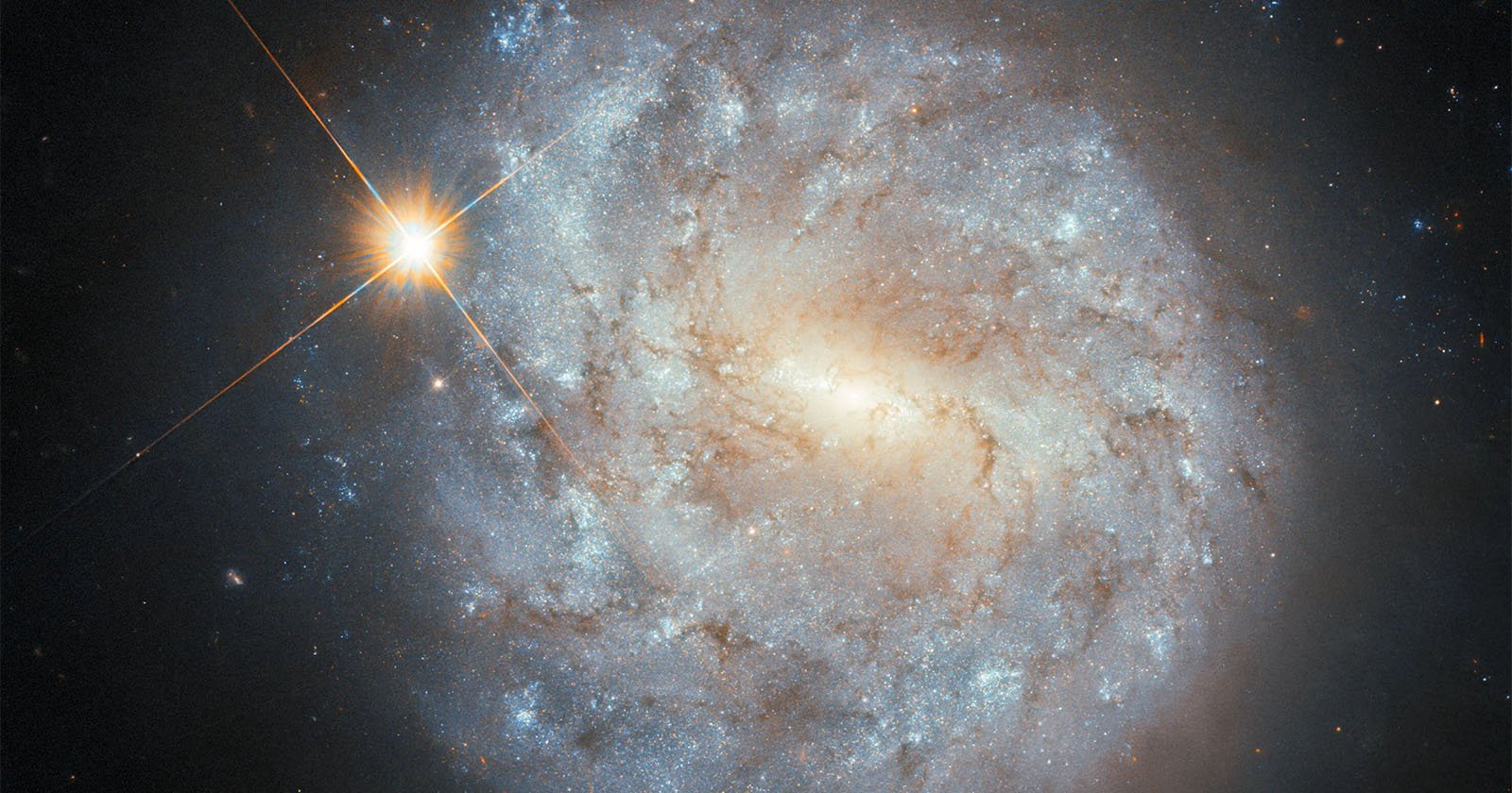 Ilusi optik gambar Hubble ini sebenarnya 20 tahun sebenarnya

 – Beragampengetahuan
