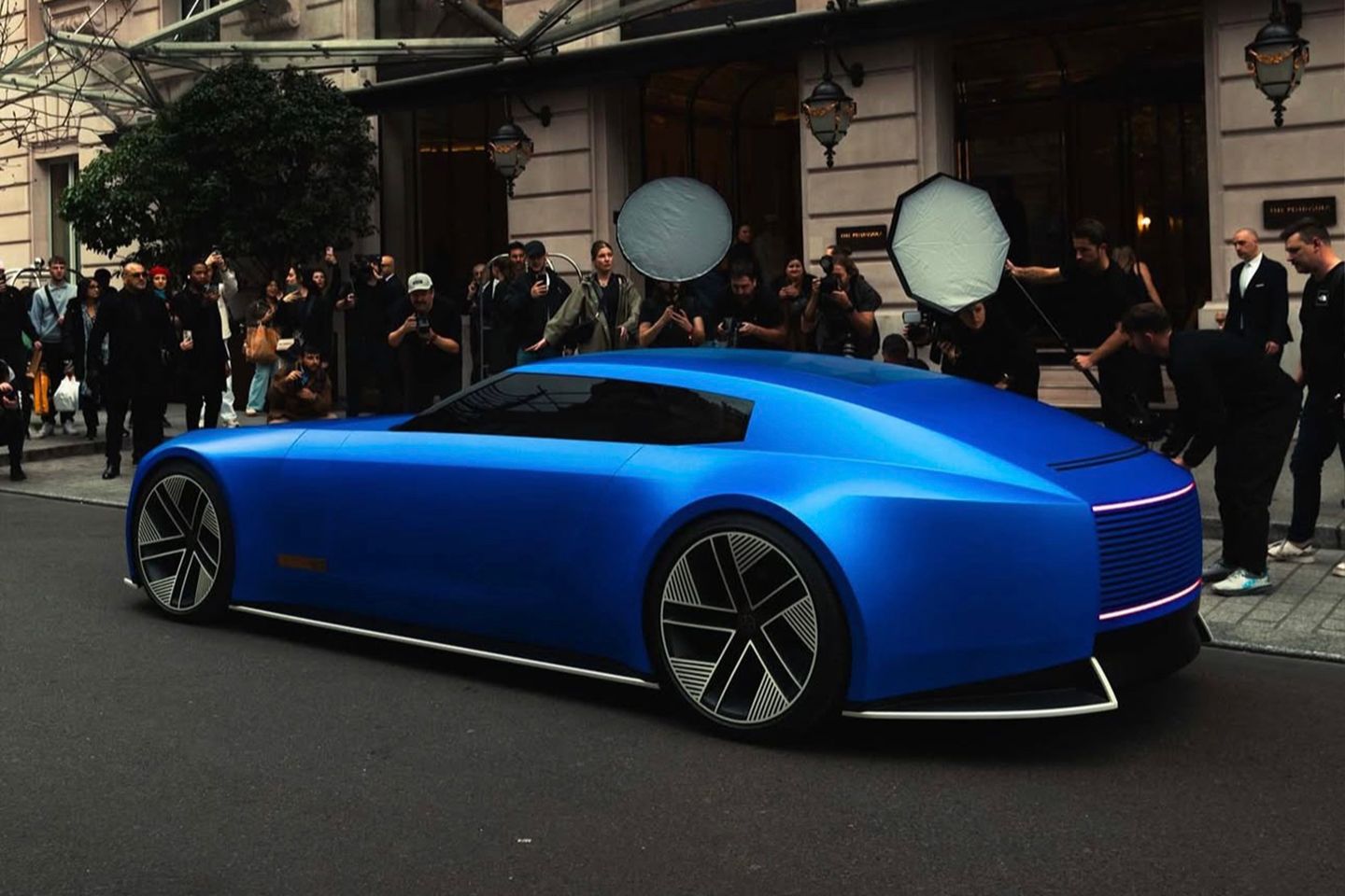 Jag Type 00 Walking in Paris Fashion Week

 – Beragampengetahuan