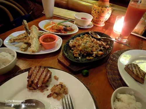 Letakkan makan di restoran Kalui di pangeran Puerto