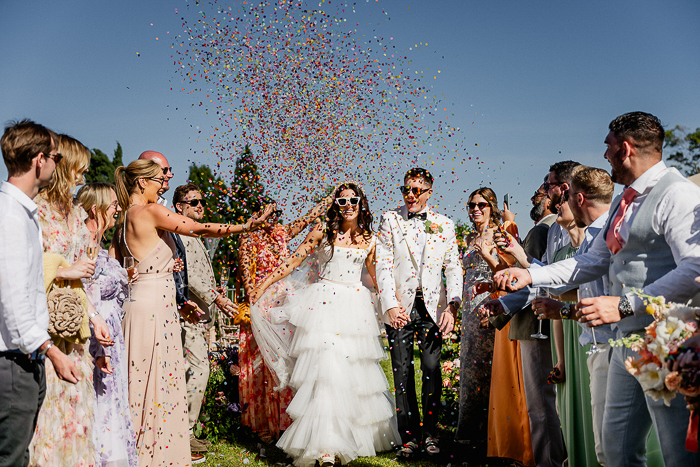 Sinar matahari dan momen sinematik bersinar pernikahan ini di tujuan di Istana Merah di Madeira, Portugal
 – Beragampengetahuan