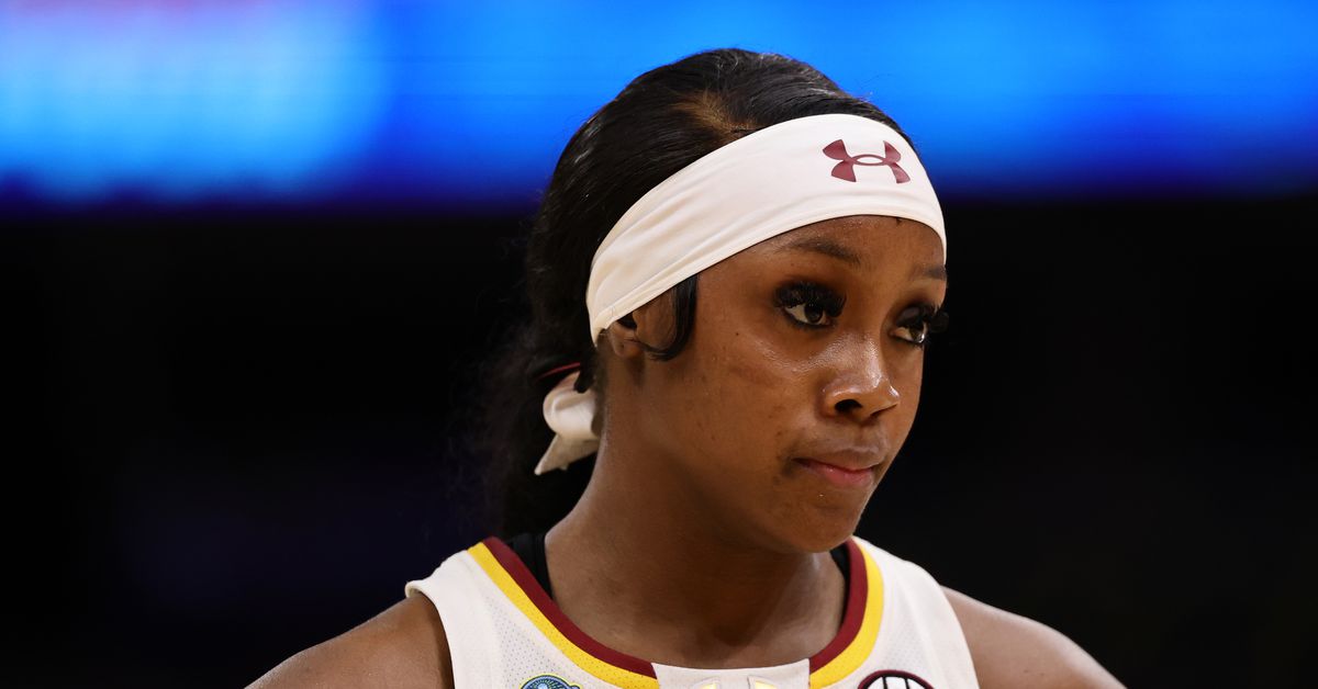 Diana Taurasi, legenda WNBA, memberikan pujian terbaik untuk rave Johnson dari South Carolina.

 – Beragampengetahuan