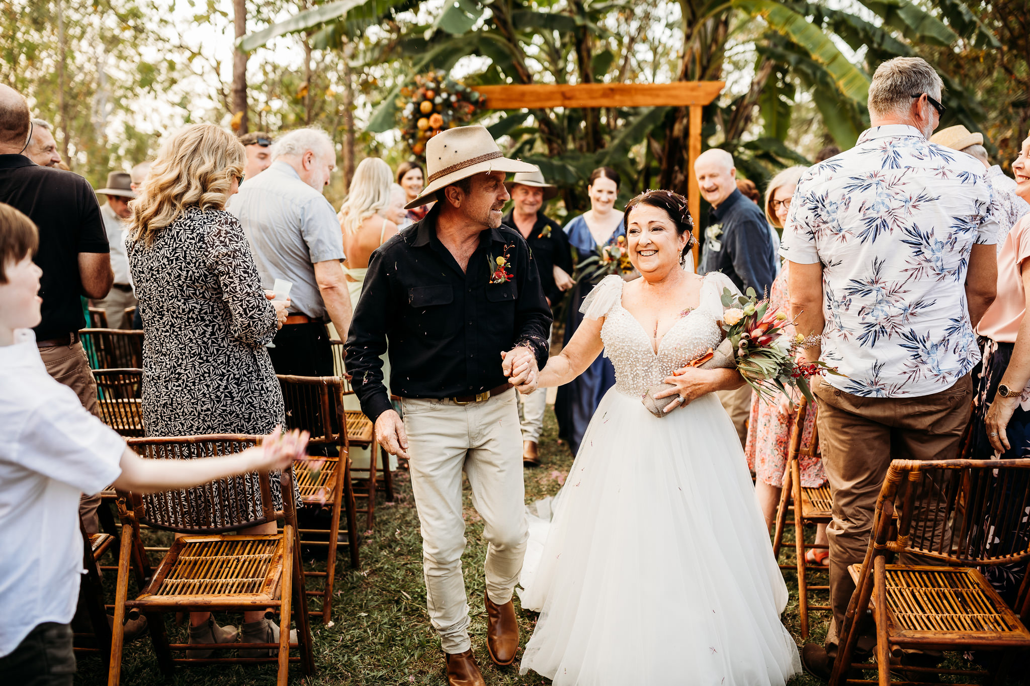 Upacara Pernikahan Judy dan James di halaman belakang di Darwin

 – Beragampengetahuan