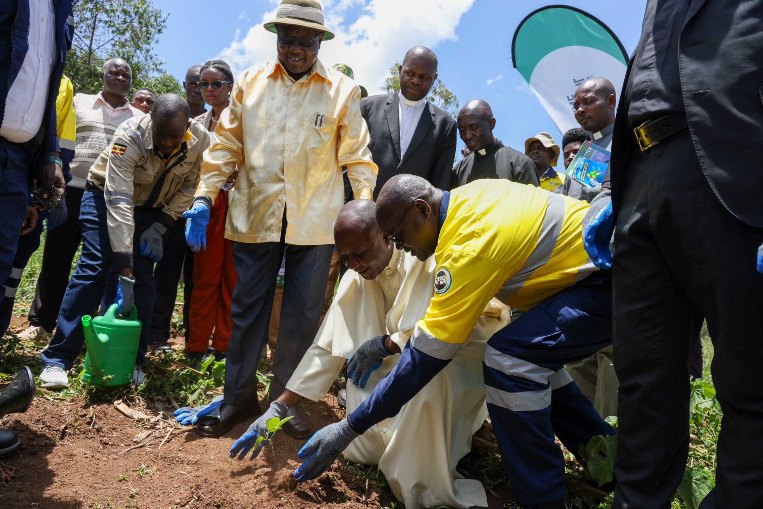 EACOP DAN HOIMA Mitra Keuskupan Katolik menanam pohon 

 – Beragampengetahuan