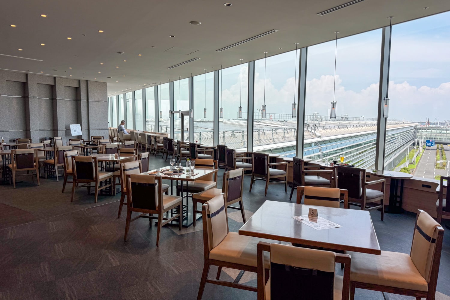 Komentar: Jal Sakura Lounge di Haneda (HND) Terminal 3, Tokyo

 – Beragampengetahuan