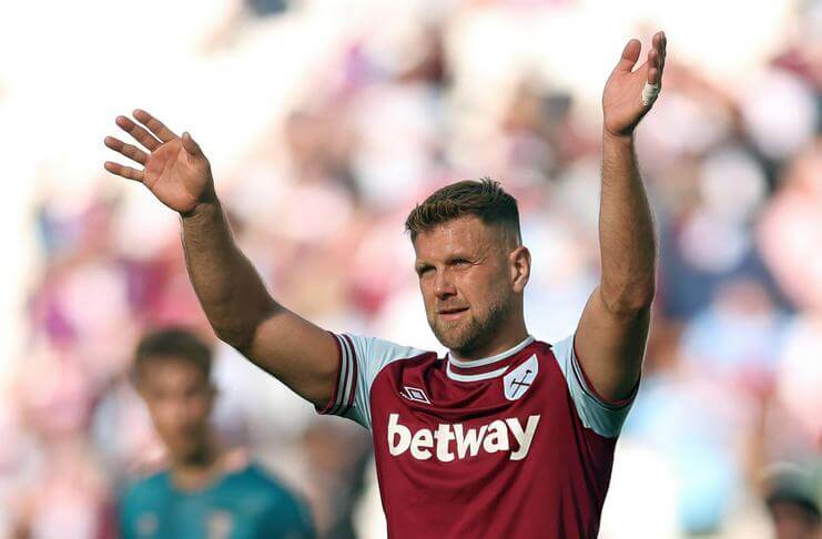 Nicklas Fuelkrog dengan lega memecahkan gerbang Bornmouth

 – Beragampengetahuan