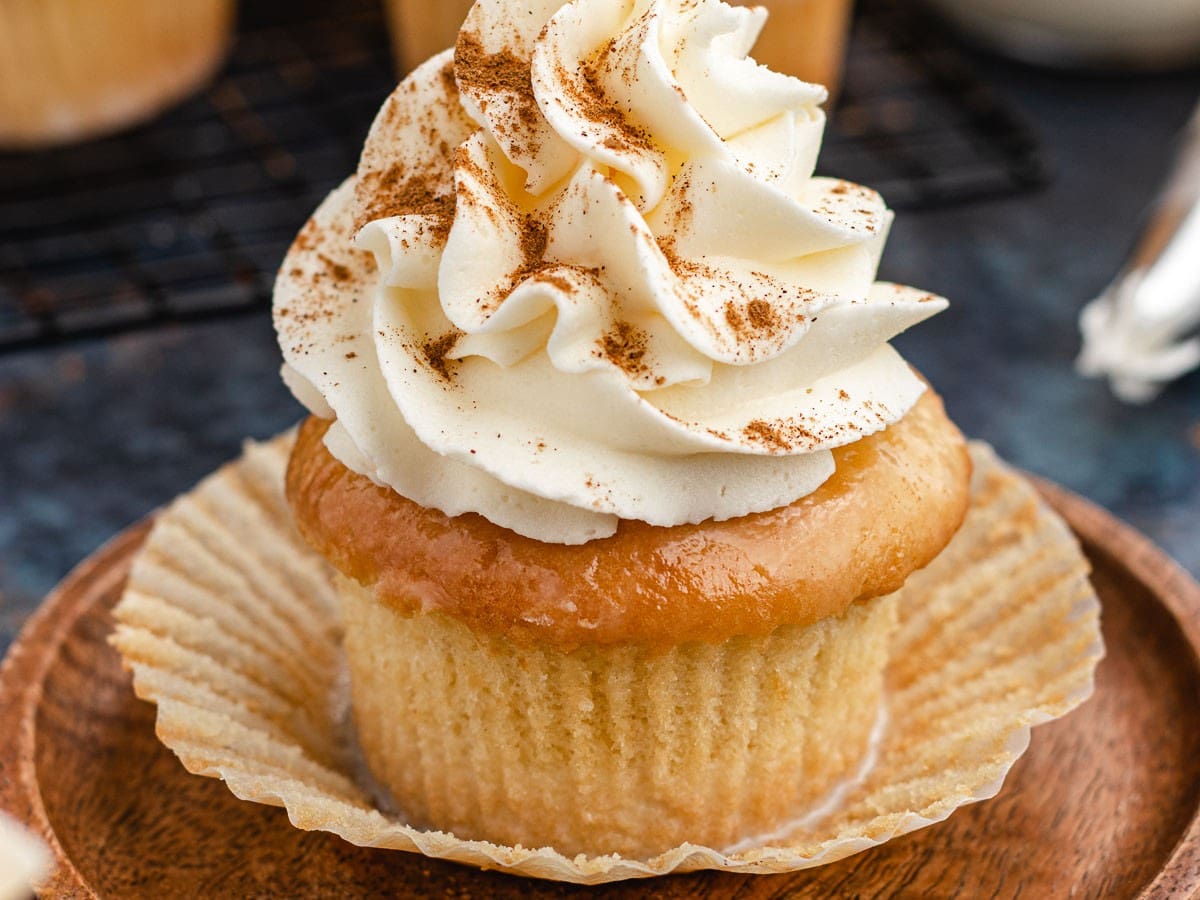 Setiap rasa susu yang kaya dari kue klasik adalah tumpukan dengan vanilla buttercream!

 – Beragampengetahuan