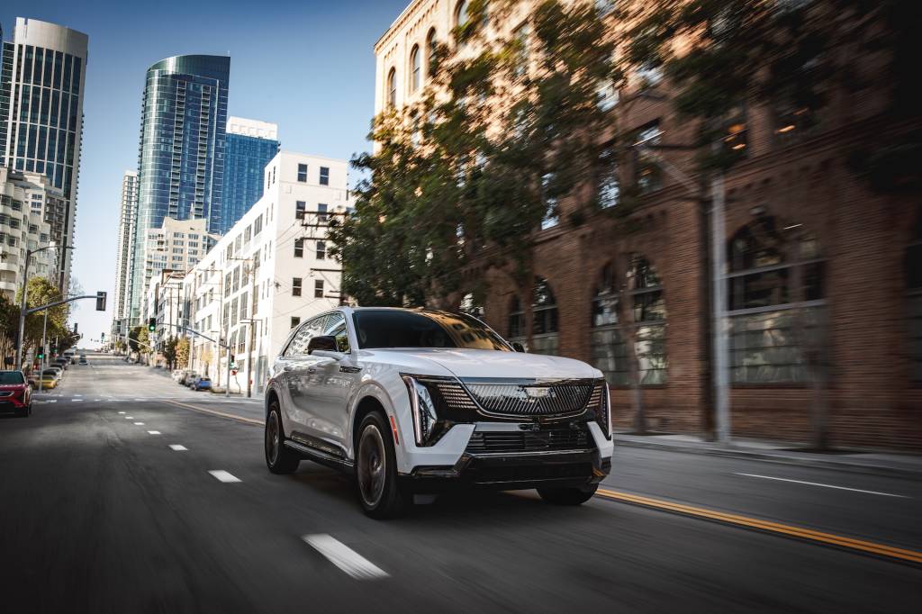 2025 Cadillac Escalade IQ test beragampengetahuan review