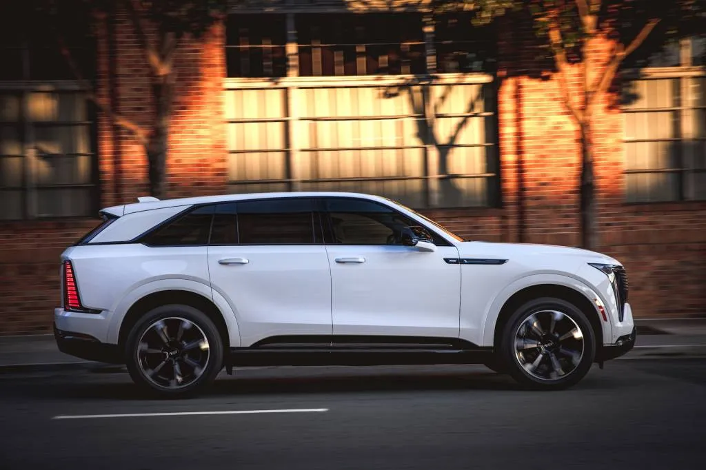 2025 Cadillac Escalade IQ test beragampengetahuan review