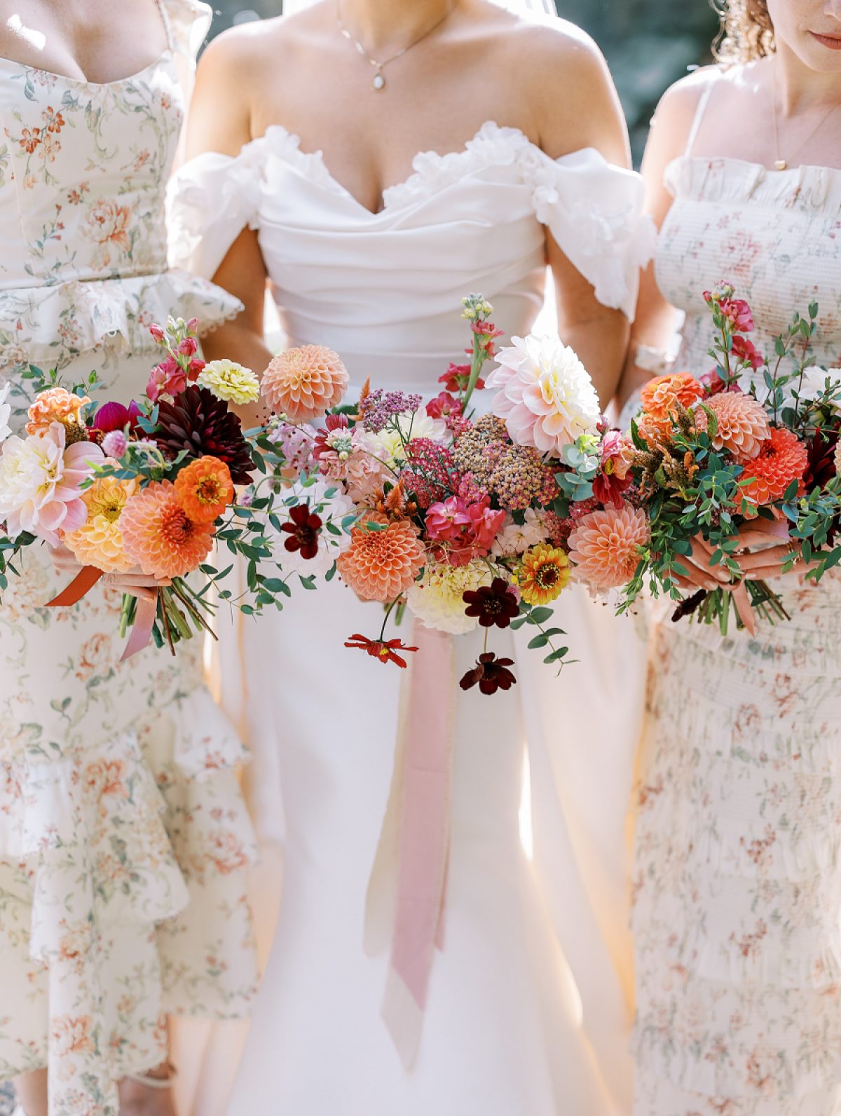 Upacara Pernikahan yang Semarak di Park Ridley Creek yang berakar pada tradisi

 – Beragampengetahuan