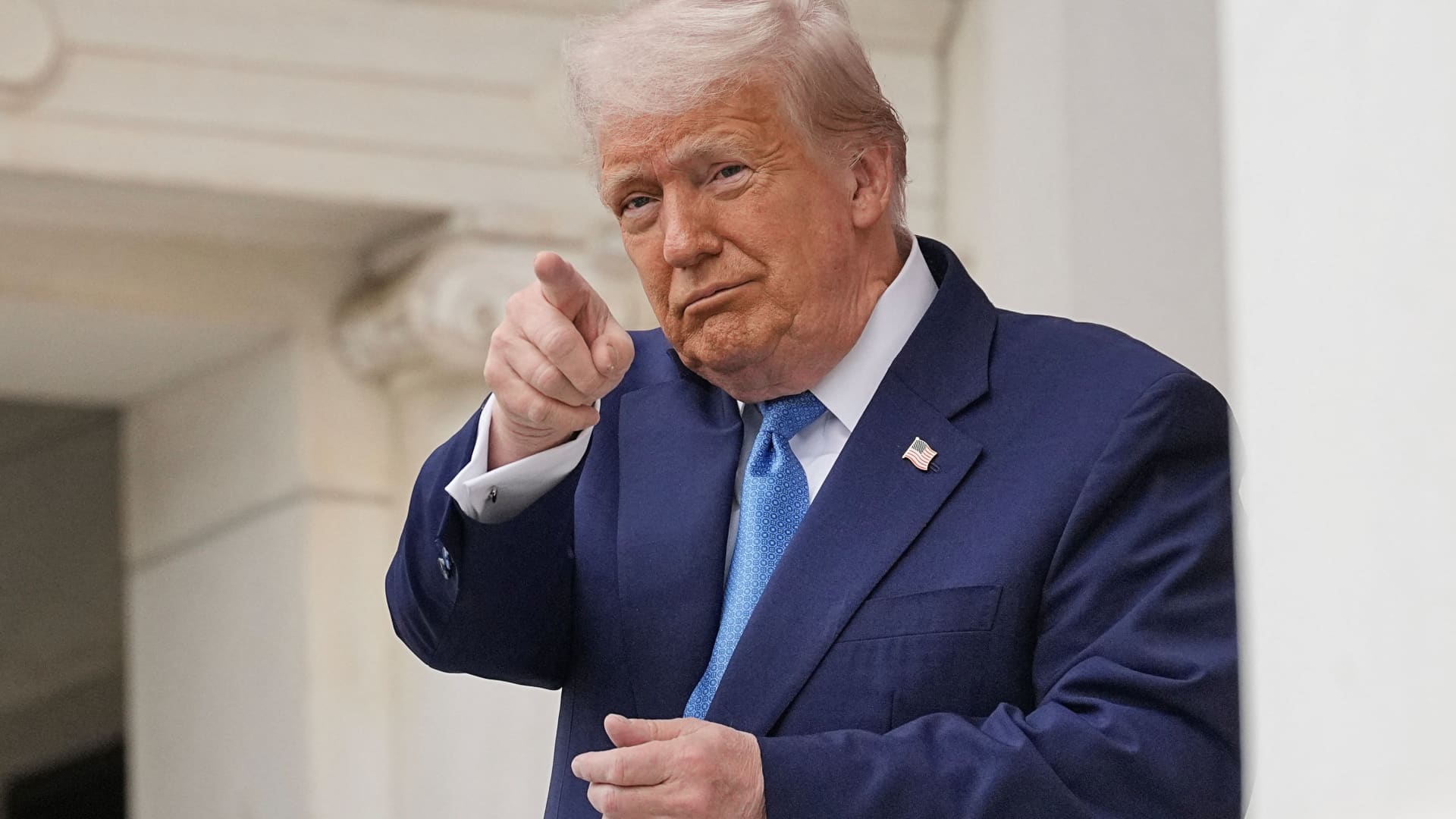 Trump menuruni langkah “positif” dalam pembicaraan komersial Amerika Serikat dan Uni Eropa saat pasar sedang menunggu kesepakatan

 – Beragampengetahuan