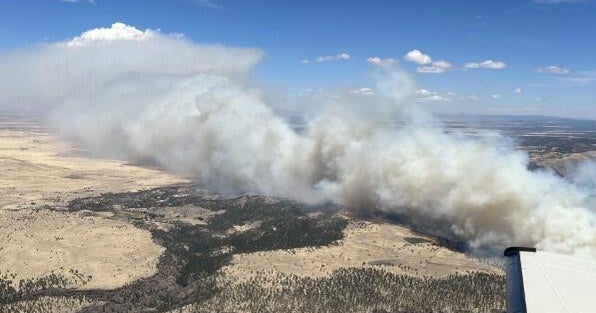 Api Greer di Arizona timur tumbuh menjadi 6.400 hektar tanpa karantina.

 – Beragampengetahuan