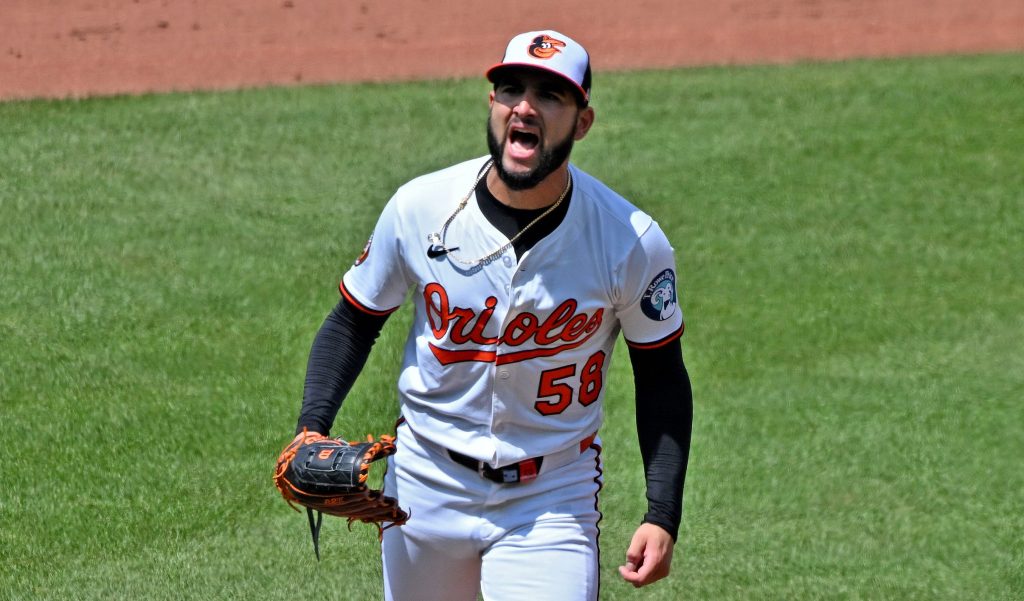 Orioles memotong Cionel Pérez untuk mengguncang gulat.

 – Beragampengetahuan