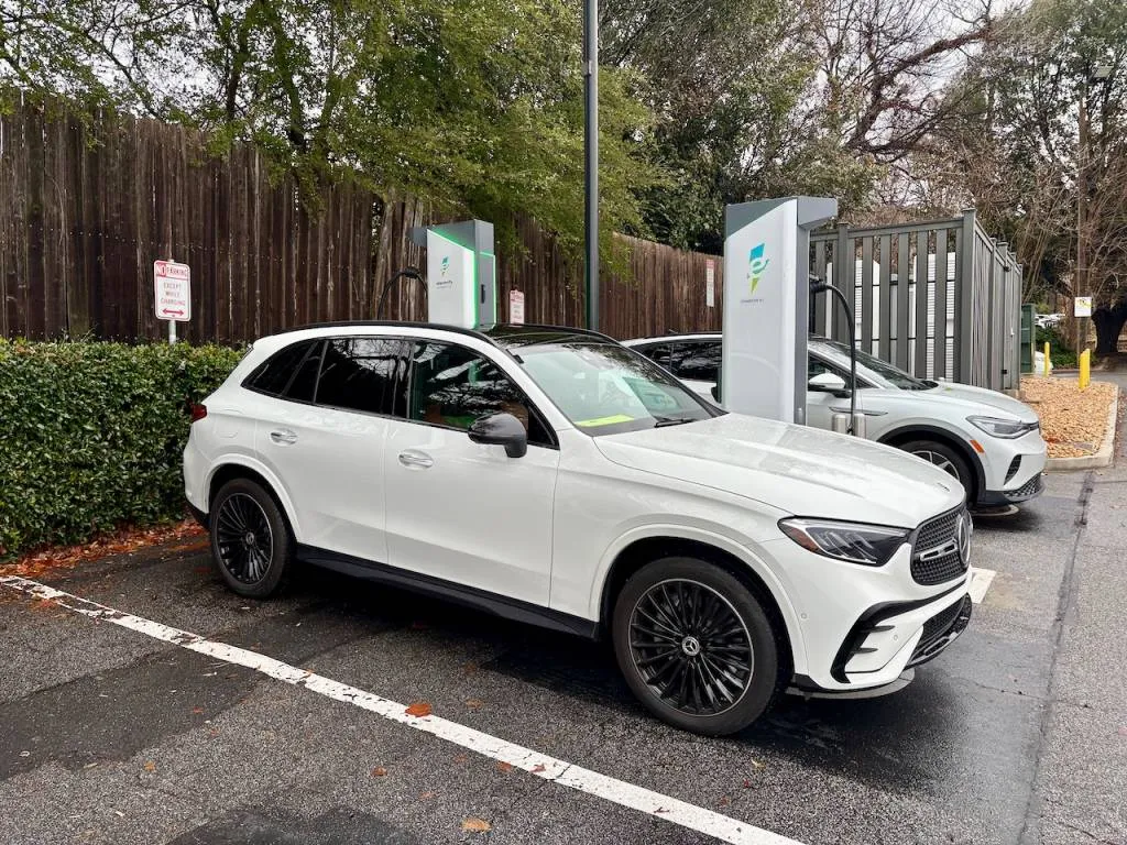 2025 Mercedes-Benz GLC 350E Plug-in Hybrid Test beragampengetahuan Review