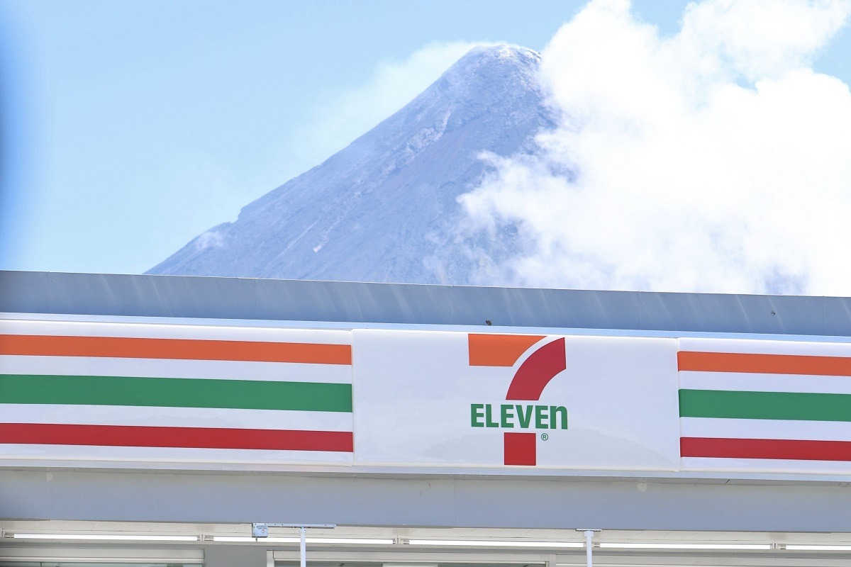 Cabang 7-Eleven di Albay menawarkan latar belakang yang menakjubkan dari gunung berapi ikonik ibu, menjadi tempat yang harus dikunjungi

 – Beragampengetahuan