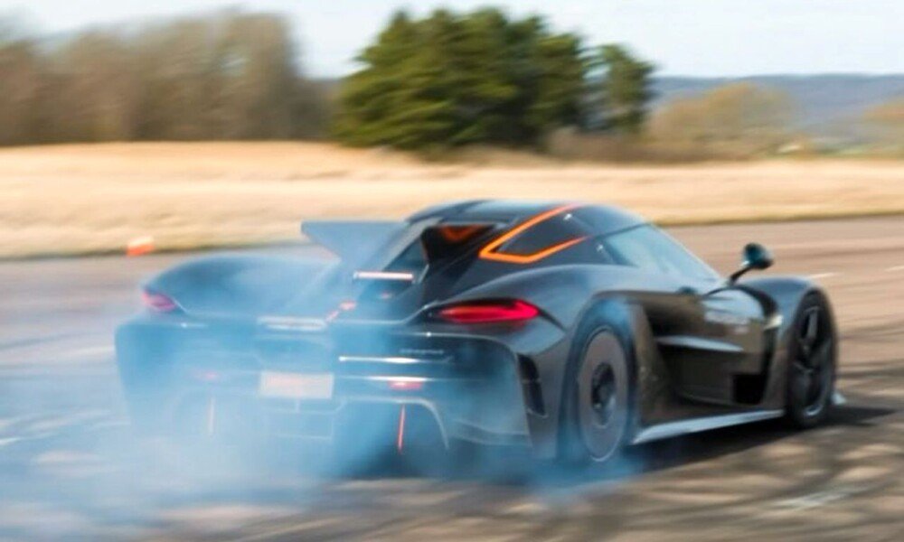 Koenigsegg Jesko Absolut Menetapkan Catatan kecepatan maksimum tertinggi pada 1/2 mil

 – Beragampengetahuan