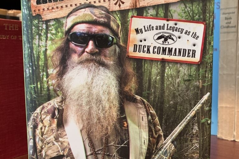 Bintang “Keluarga Bebek” Phil Robertson melewati 79

 – Beragampengetahuan