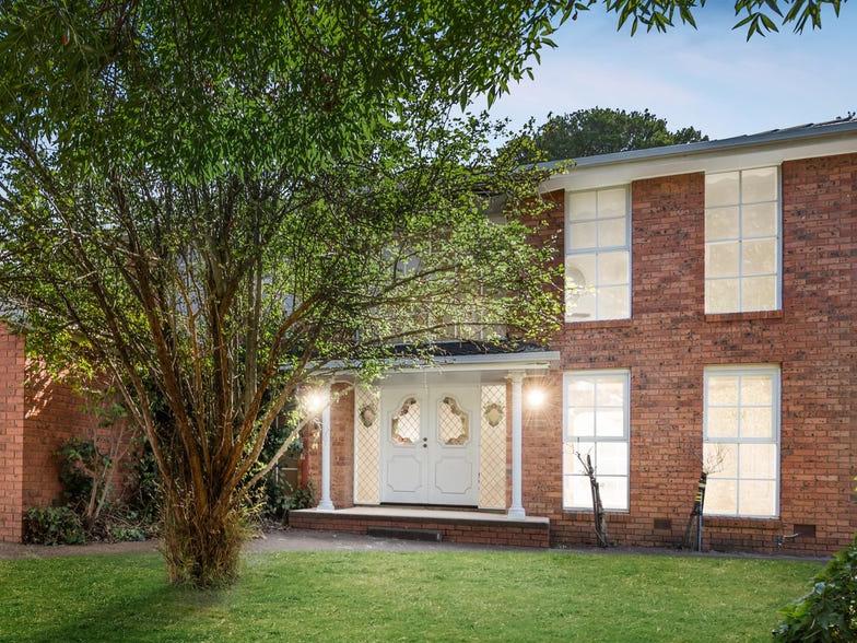 Wanita Sunbury membeli rumah yang dibesarkan di sebelah rumah pertamanya, lelang melonjak $ 150.000+ cadangan masa lalu

 – Beragampengetahuan