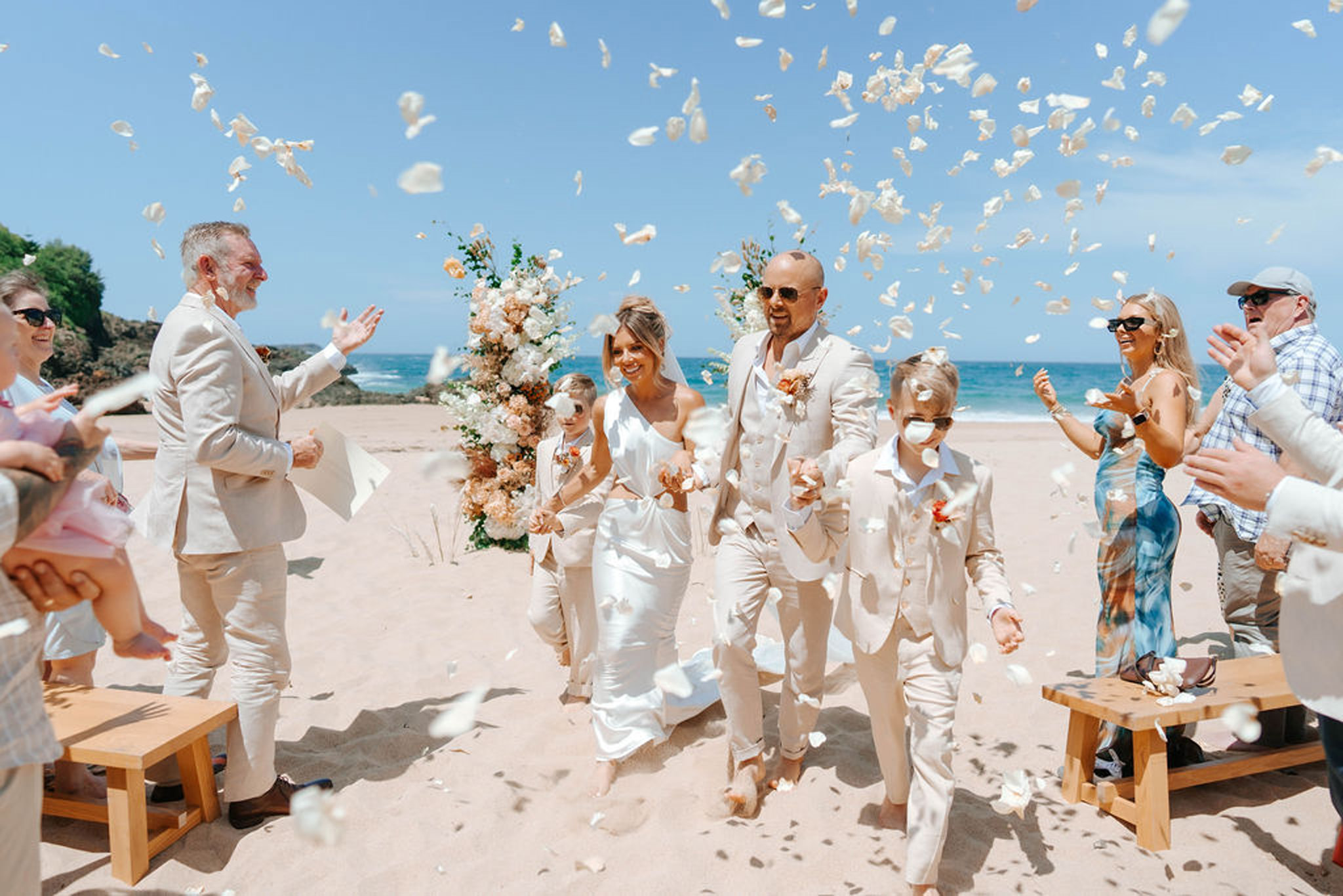 Tren pernikahan luar ruangan yang mengatasi panas

 – Beragampengetahuan