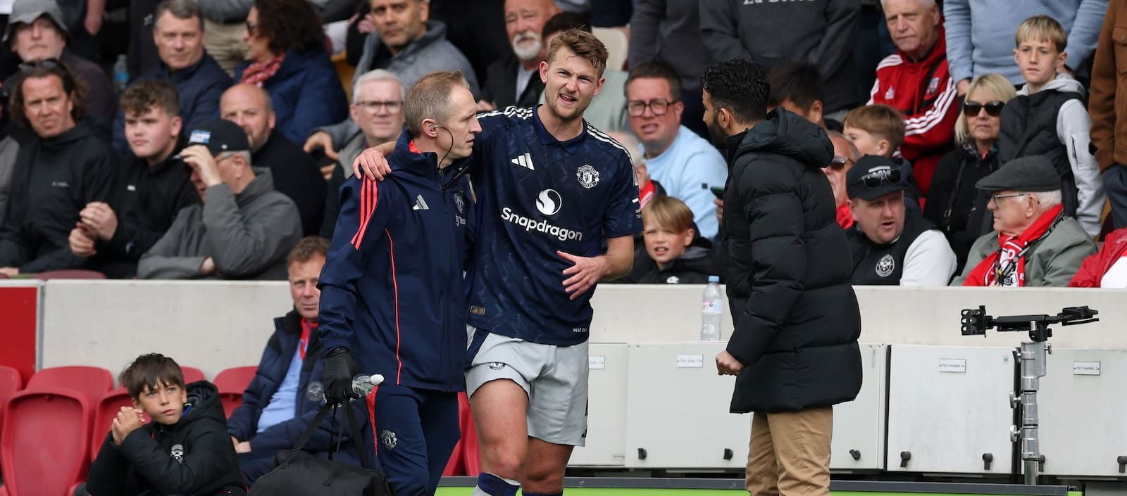 Brentford Bully the Manchester United Defenders

 – Beragampengetahuan