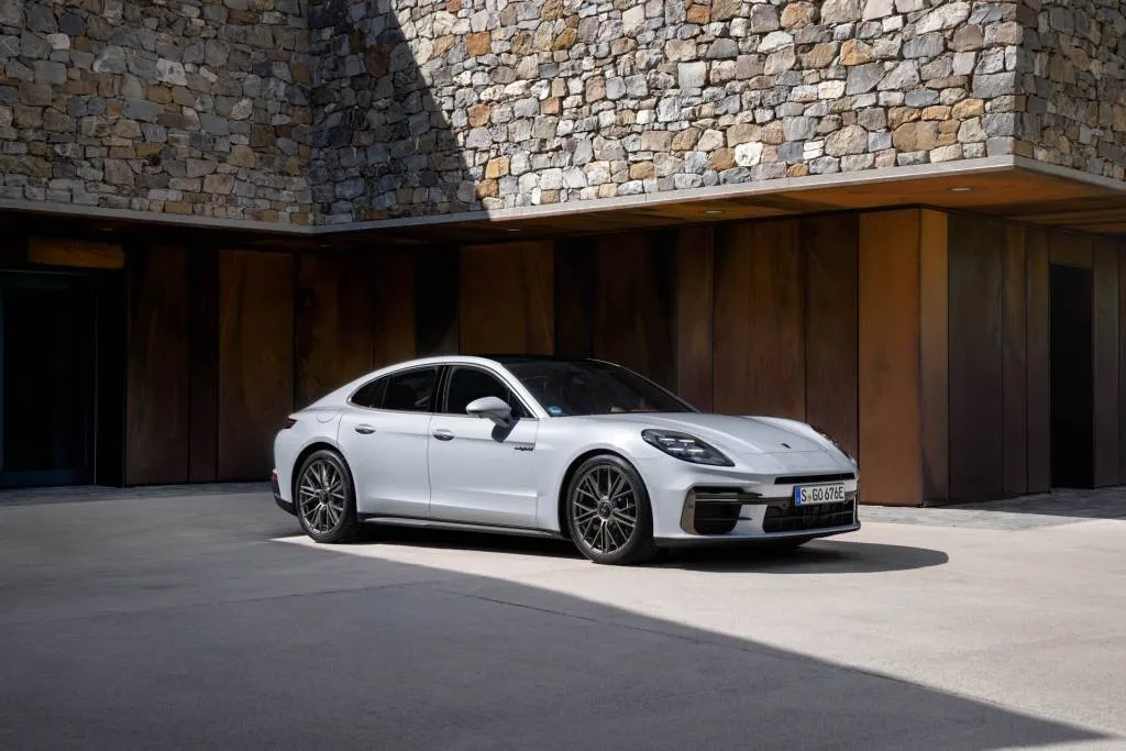 2025 Porsche Panamera Turbo SE Hybrid