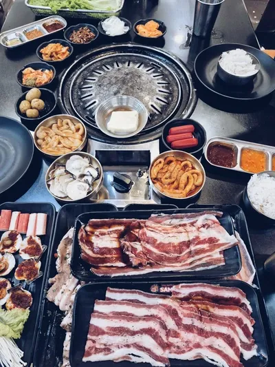Tanggal Makan Siang Samgyeopmasarap kami di SM City Fairview Tanggal Makan Siang Samgyeopmasarap kami di SM City Fairview