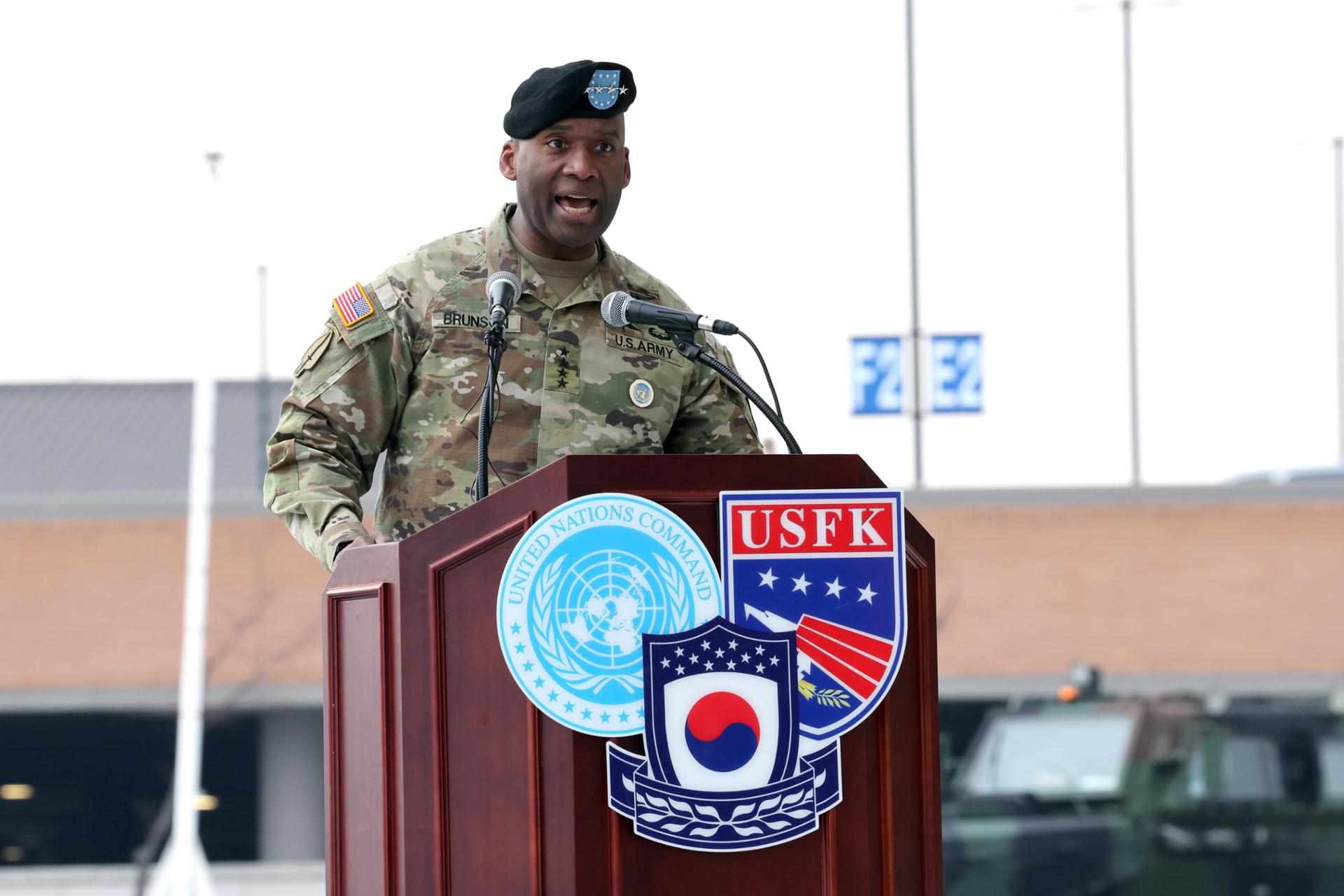 Komandan USFK menghormati Veteran Perang Korea pada Hari Peringatan

 – Beragampengetahuan