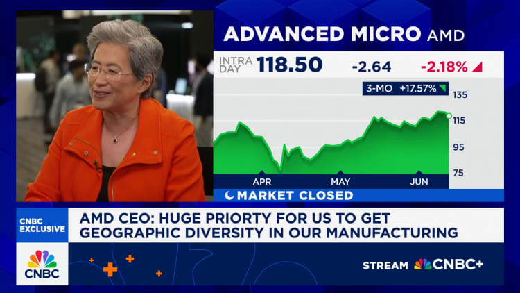 Lihat wawancara beragampengetahuan lengkap dengan CEO AMD Lisa Su