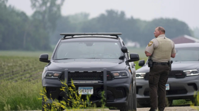 Penembakan Legislator Minnesota: Apa yang ditemukan di mobil penembak? AK Style Rifle, Flyer 