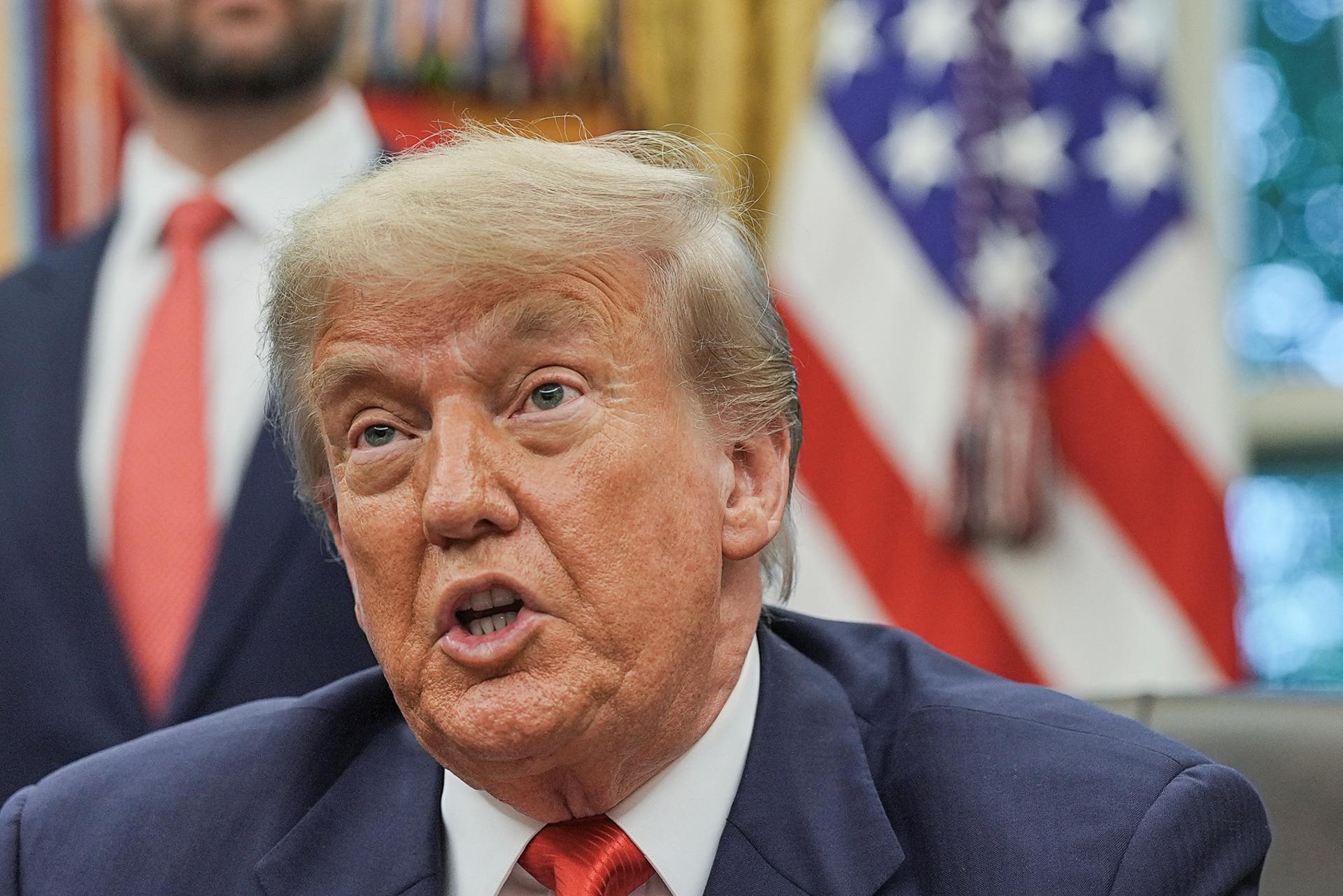 Trump mengatakan bahwa kami akan mengirim surat tarif ke negara -negara di ‘di minggu depan atau lebih dari setengahnya’

 – Beragampengetahuan