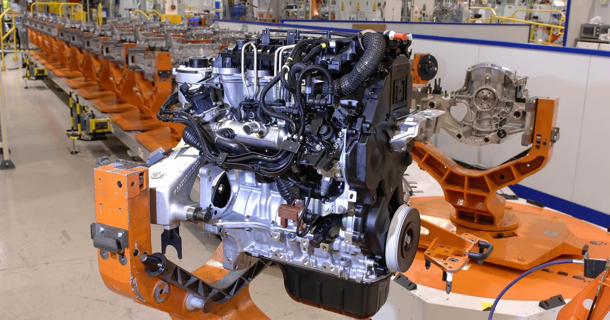 Eksekutif mengatakan Ford dapat mengembangkan mesin masa depan dengan perusahaan eksternal.

 – Beragampengetahuan