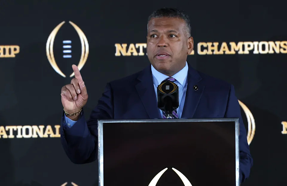 ATLANTA, Georgia - 21 Januari: Direktur Manajemen Sepak Bola Rich Clark berbicara dengan Westin Peachtree Plaza Hotel pada 21 Januari 2025 di Atlanta Georgia (gambar oleh CFP/Getty Images).