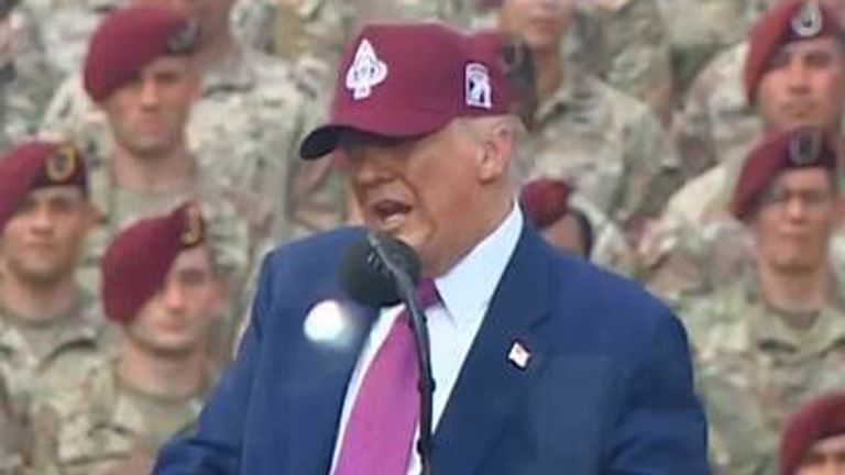 Trump membahas peringatan 250 tahun Angkatan Darat A.S. di Fort Bragg, North Carolina.
