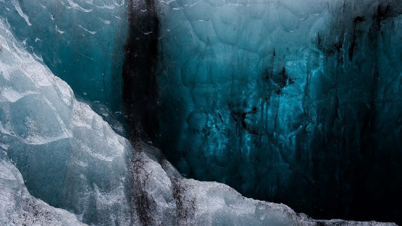 Kaki: Gua Es Kecantikan Abstrak di Islandia

 – Beragampengetahuan