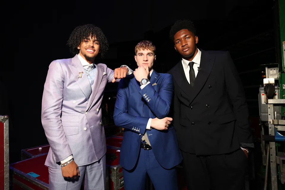 Newell (kiri), McNeeley dan Queen (Kai Tsehay/Nbae via Ketty)