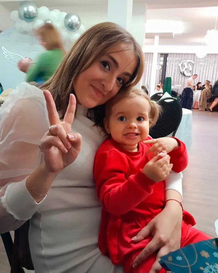 Yuliia Doloshytska dan putrinya Alyna Petryv.