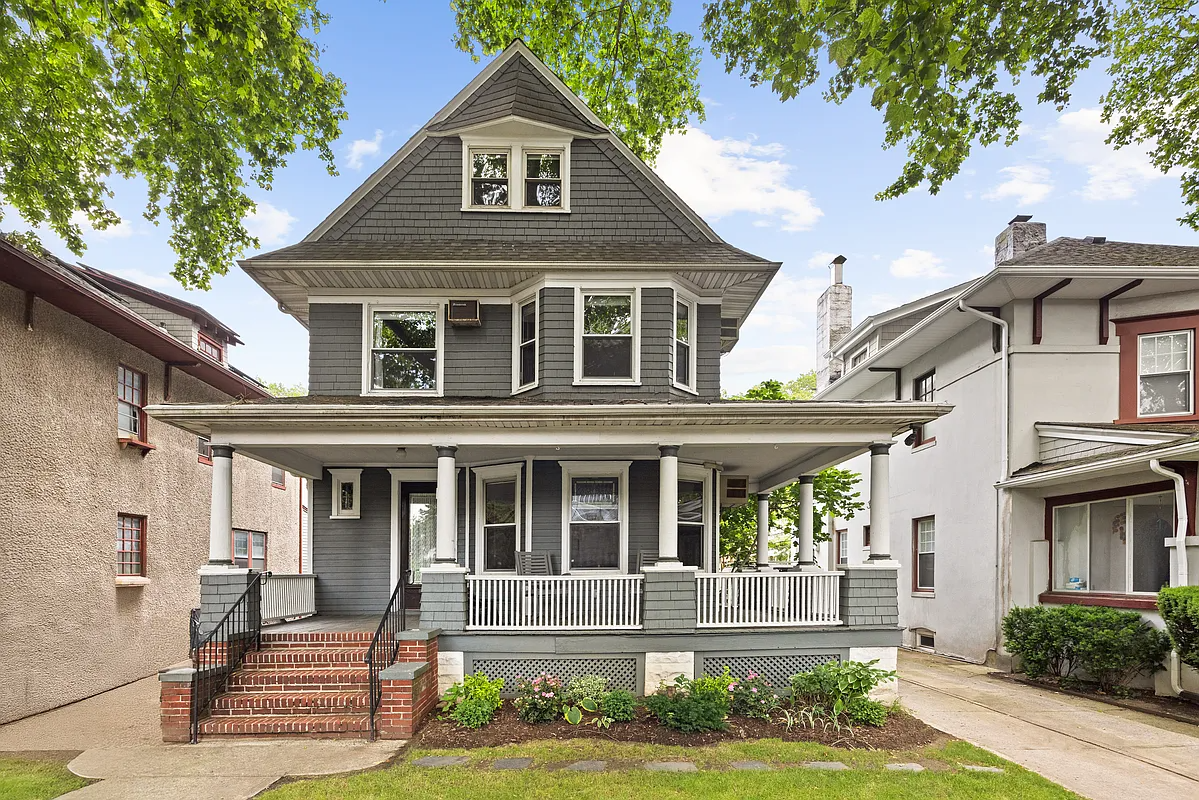 Ditmas Park West House

 – Beragampengetahuan