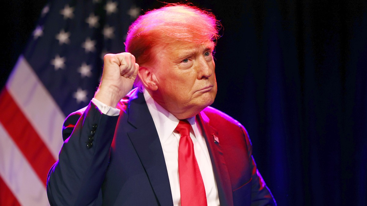 Donald Trump mengancam akan melepas bajunya karena dia “meragukan” bahwa dia adalah presiden yang paling terluka – kami mendapatkan kemeja ini

 – Beragampengetahuan