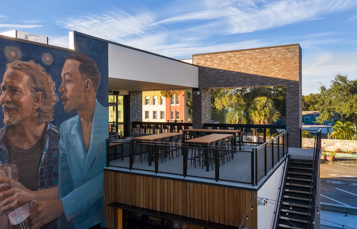 Serangkaian tes kopi Hogg bersinar di St. Pete di HB Gold Bar
 – Beragampengetahuan