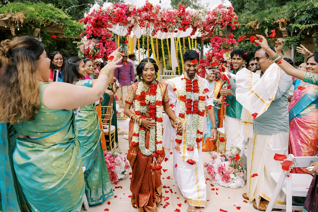 Klub ini menjadi tuan rumah Pernikahan Ruby Hill Sneha & Deepan Selatan Tamil India Selatan

 – Beragampengetahuan