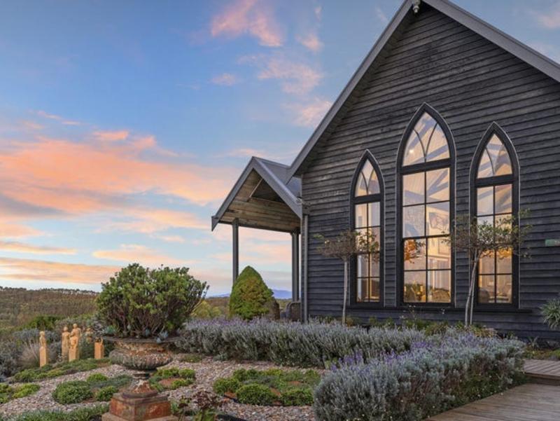 Desain skala besar bekas gereja di Australia mungkin milik Anda

 – Beragampengetahuan