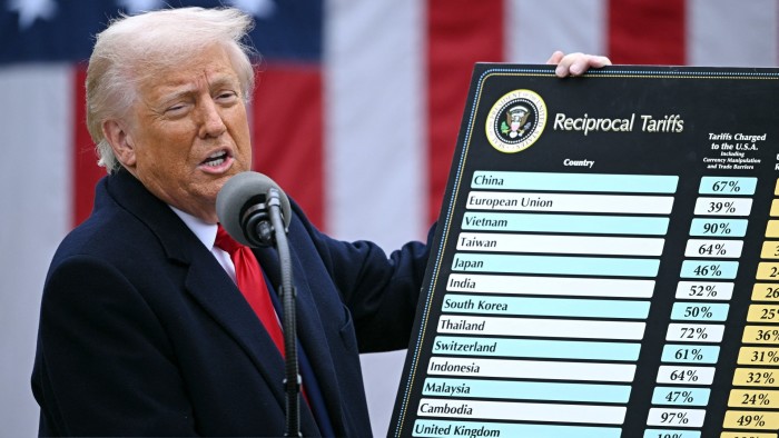 Trump mengatakan dia akan mengenakan tarif 50% pada tembaga dan mengancam pengumpulan obat

 – Beragampengetahuan