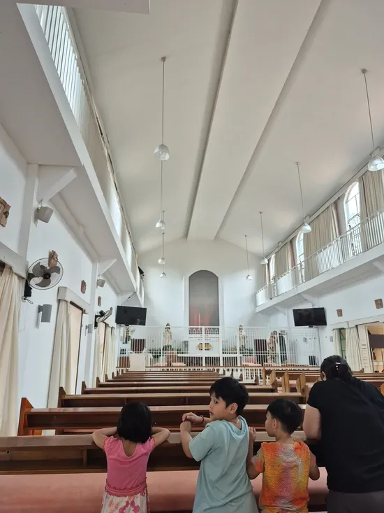 Di dalam kapel para suster jiwa kecil di Tagaytaya Di dalam kapel para suster jiwa kecil di Tagaytaya