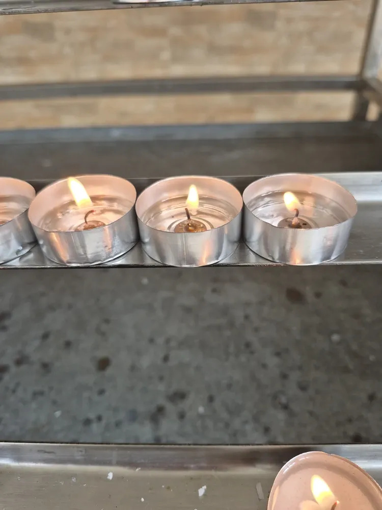 Lilin di dalam kapel para suster jiwa kecil Lilin di dalam kapel para suster jiwa kecil