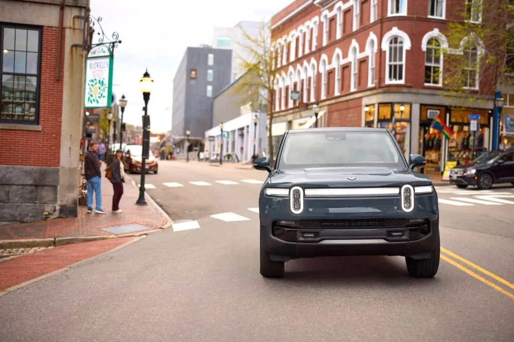 2025 Rivian R1