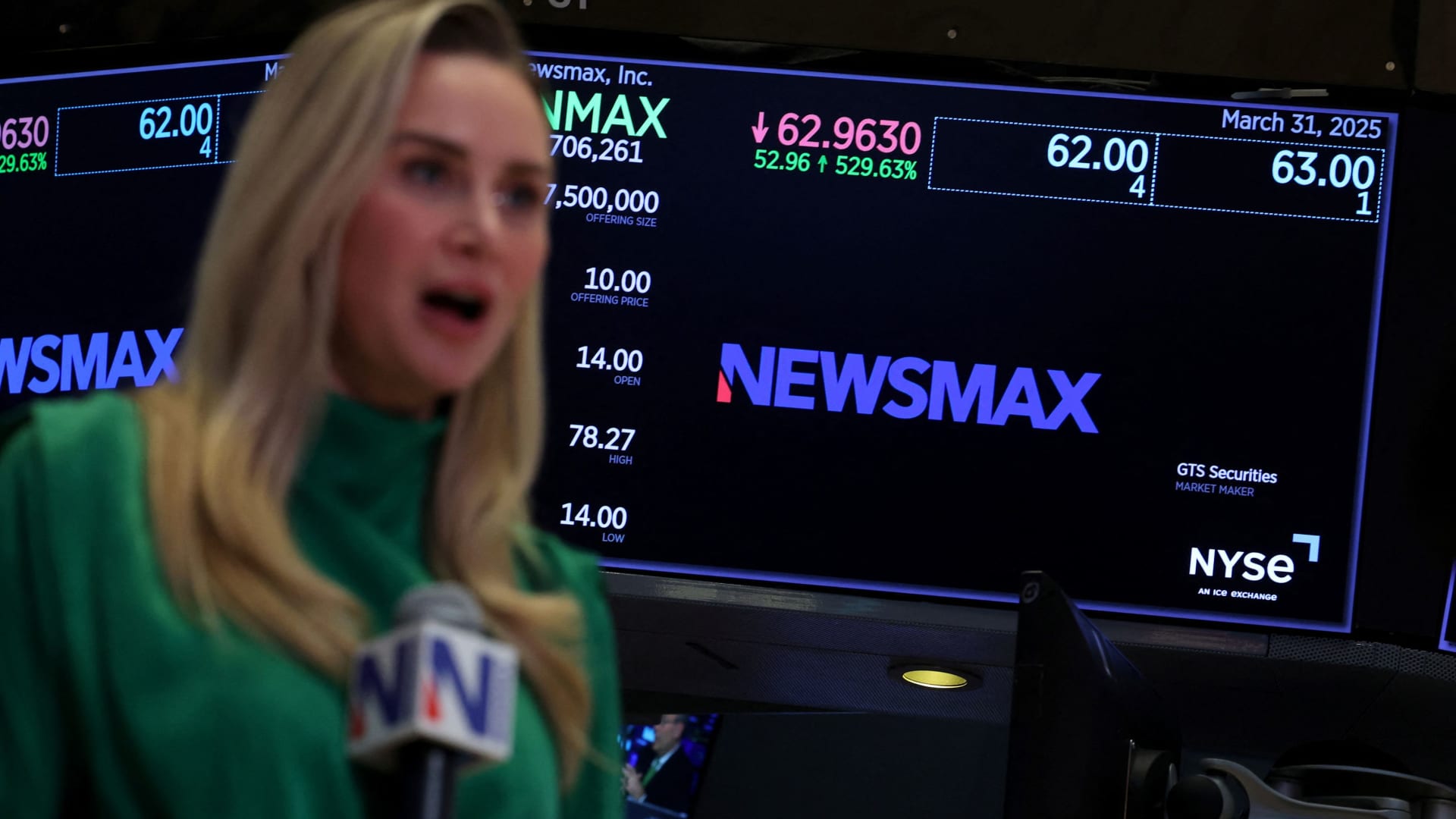Di luar pop besar di media stok newsmax

 – Beragampengetahuan