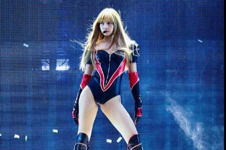 Blackpink’s Lisa Sparks berdebat dengan kostum panggung yang berani dan tarian seksi

 – Beragampengetahuan