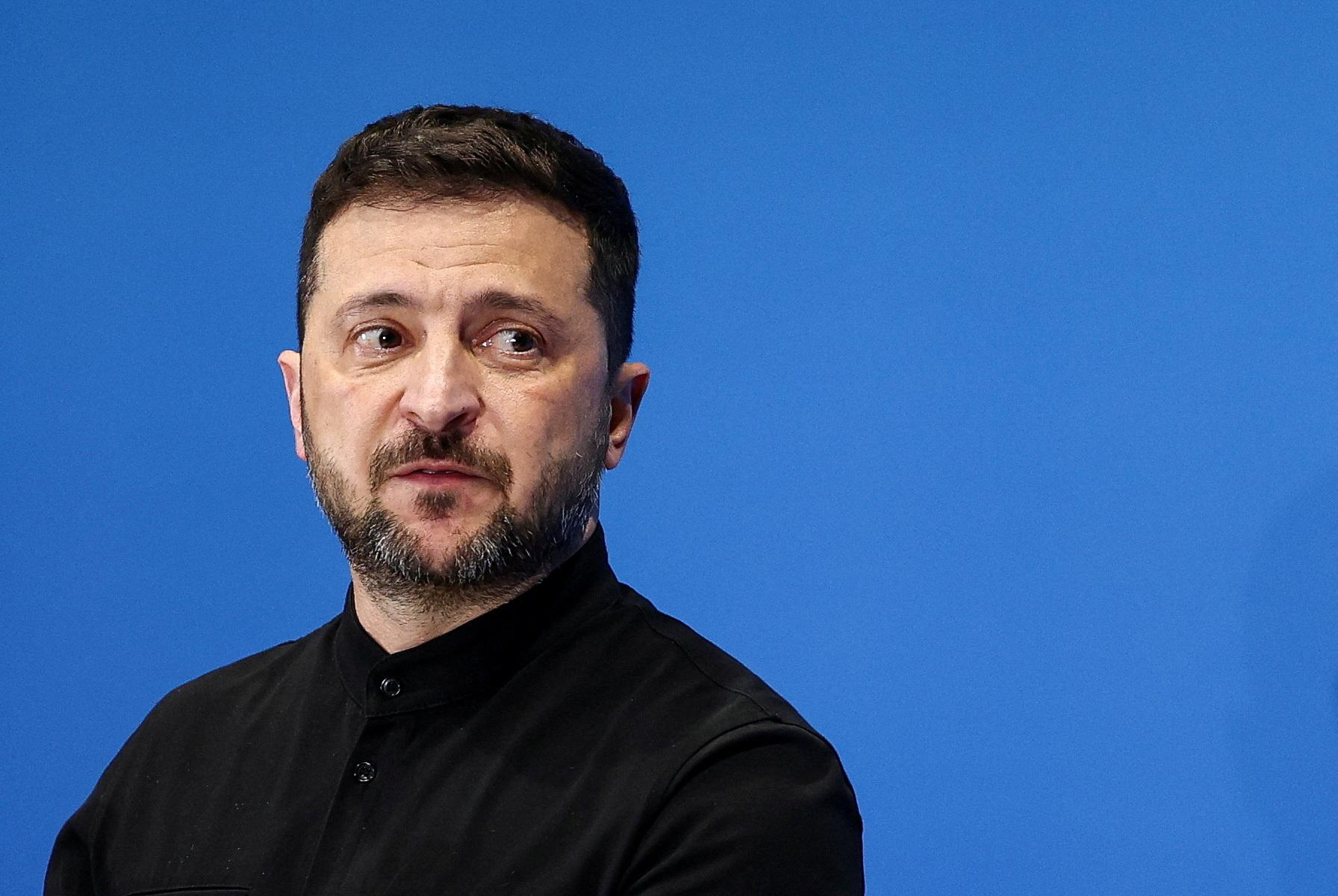 Zelenskyy menolak untuk menyerahkan wilayah Ukraina, mengatakan bahwa Kyiv harus menjadi bagian dari negosiasi apa pun.

 – Beragampengetahuan