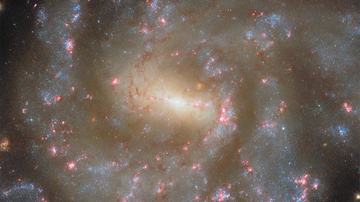 Pertunjukan Stellatri di Langit Malam: Hubble Foto NGC 685

 – Beragampengetahuan