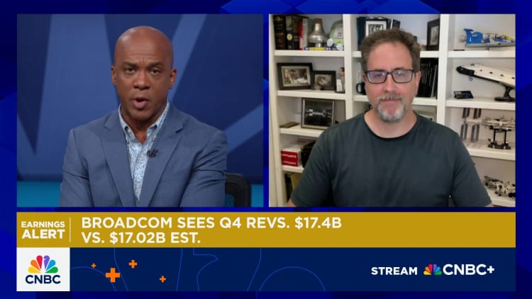 Broadcom Spike terlibat sebentar di Beat Q4
